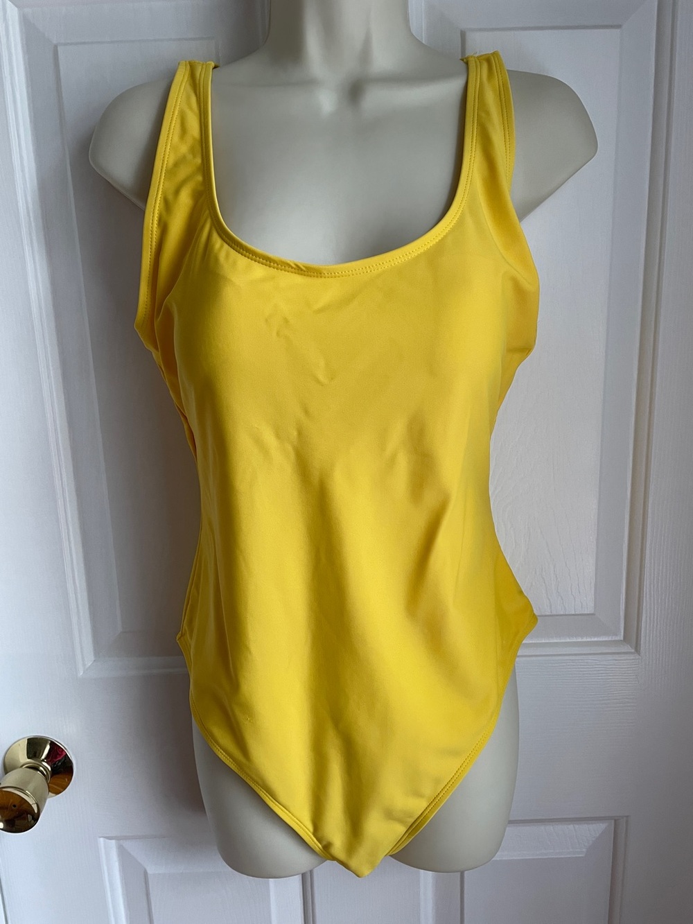 Nicole Miller Swimsuit Bathing size XL 1PC Solid Sunny Yellow Build In Bra Shell